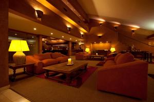 Uma área de estar em Park Hotel Calama