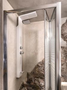 Koupelna v ubytování Canava Villas #2 in Santorini Private Pool
