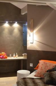 a bedroom with a bed and a bathroom with a sink at Le Clos Du Lac - location de chambres in Veyrier-du-Lac