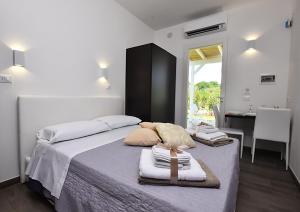 Postel nebo postele na pokoji v ubytování Borgo Fiorito Relais + 37 fotografií