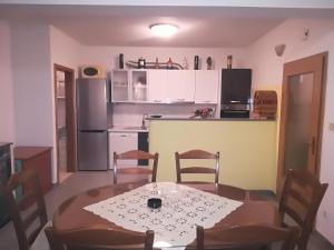 Kuchyň nebo kuchyňský kout v ubytování Apartment Nela