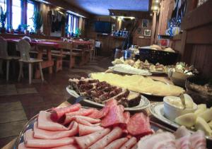Jedlo v ubytovaní bed & breakfast alebo blízkom okolí
