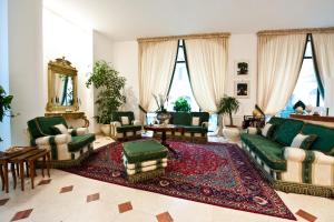 Istumisnurk majutusasutuses OSTUNI PALACE - Hotel Bistrot & SPA
