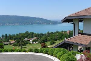 a view of a lake from a house at Le Clos Du Lac - location de chambres in Veyrier-du-Lac