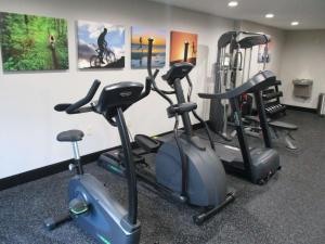 Fitness center at/o fitness facilities sa Best Western Presidential Hotel & Suites