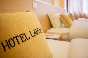 Una cama o camas en una habitación de Hotel Lapha