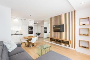 Kuchyňa alebo kuchynka v ubytovaní Super-Apartamenty International Fair