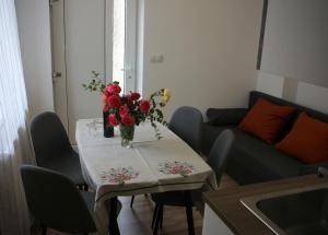 A seating area at Apartmánový dom Mária