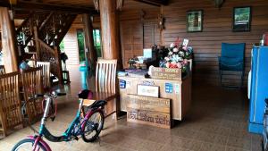 a bike parked in front of a store with a counter at Huanmaisakngam Resort in Ban Buak Khang