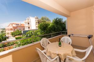 Ein Balkon oder eine Terrasse in der Unterkunft Apartments Vukman