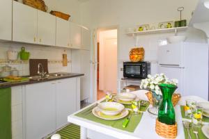 A cozinha ou cozinha compacta de Green House Adriana