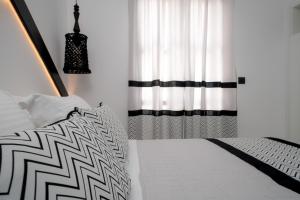 Ένα ή περισσότερα κρεβάτια σε δωμάτιο στο Divelia Hotel