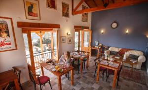 Restaurant o un lloc per menjar a Ionia Guest House