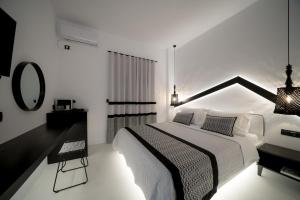 Ένα ή περισσότερα κρεβάτια σε δωμάτιο στο Divelia Hotel