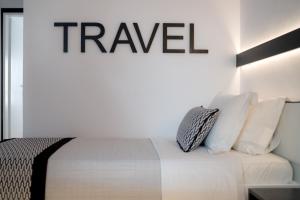 Ένα ή περισσότερα κρεβάτια σε δωμάτιο στο Divelia Hotel