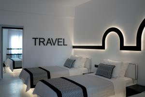 Ένα ή περισσότερα κρεβάτια σε δωμάτιο στο Divelia Hotel