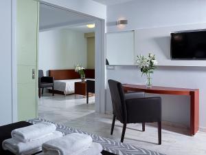 TV a/nebo společenská místnost v ubytování Eleftheria Hotel