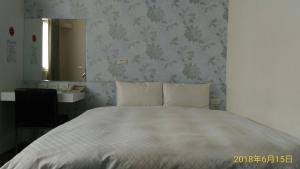 A bed or beds in a room at SKY square Homestay