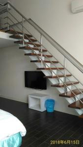 A television and/or entertainment centre at SKY square Homestay