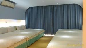 A bed or beds in a room at SKY square Homestay