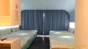 A bed or beds in a room at SKY square Homestay