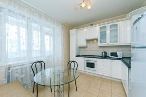 Dapur atau dapur kecil di Apartment Poznyaky-Bazhana
