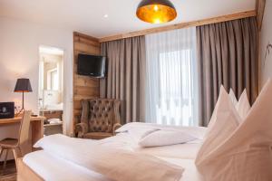 Ein Bett oder Betten in einem Zimmer der Unterkunft Berggasthof Edelweiss