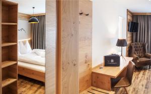 Ein Bett oder Betten in einem Zimmer der Unterkunft Berggasthof Edelweiss