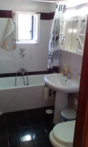 A bathroom at Villa Elvira Még 37 kép