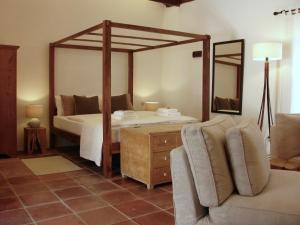 Casa Rural Palomar - Men Only客房内的一张或多张床位