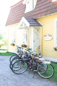a group of bikes parked in front of a house at Tammiston Bed&Breakfast in Naantali
