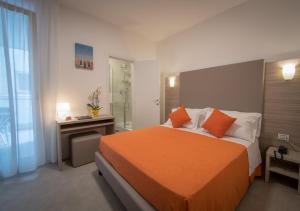Łóżko lub łóżka w pokoju w obiekcie Hotel Simi Lan
