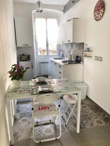 A cozinha ou cozinha compacta de Tino'S House