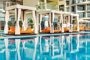 Royal Central Hotel and Resort The Palm内部或周边的泳池