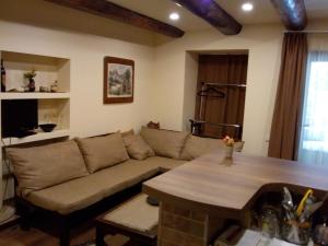 Μια τηλεόραση ή/και κέντρο ψυχαγωγίας στο Low budget room with King Size bed
