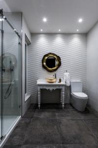 a bathroom with a sink and a toilet and a shower at Ta Martin, Flat 2 in St. Paul's Bay