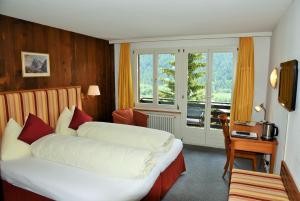 Ένα ή περισσότερα κρεβάτια σε δωμάτιο στο Hotel Tschuggen