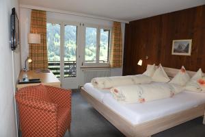 Giường trong phòng chung tại Hotel Tschuggen