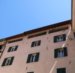 The building in which a panziókat is located