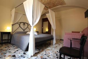 A bed or beds in a room at U Campanin