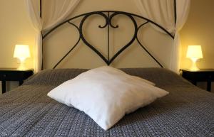 A bed or beds in a room at U Campanin