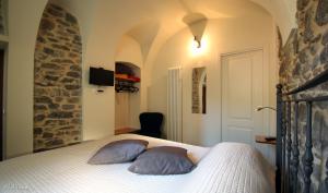 A bed or beds in a room at U Campanin
