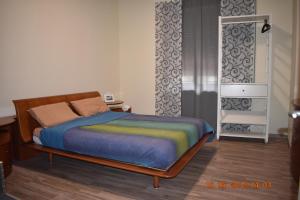a bedroom with a bed and a window at Appartamento in centro in Cassino