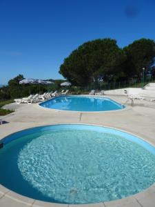 Swimming pool sa o malapit sa Azur Hotel
