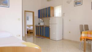 Kuchyň nebo kuchyňský kout v ubytování Beach front apartments Balica Rat