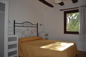 A bed or beds in a room at Mas de Bruquet