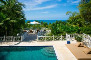 Bazen v nastanitvi oz. blizu nastanitve Round Hill Hotel & Villas