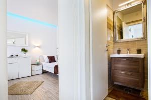 Posteľ alebo postele v izbe v ubytovaní Apartment Nives in the City Center - Free Parking + 37 fotografií