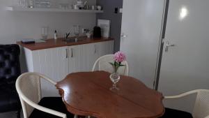 Kuchyň nebo kuchyňský kout v ubytování B&B Het Zwanennest