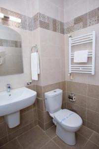 Koupelna v ubytování Hotel Maryiotis
